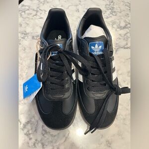 Brand new. Samba OG size 7. Black. Unisex